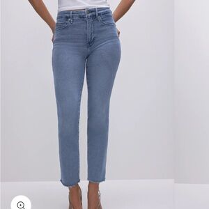 Good American Straight Leg Jeans in Light Blue Wash